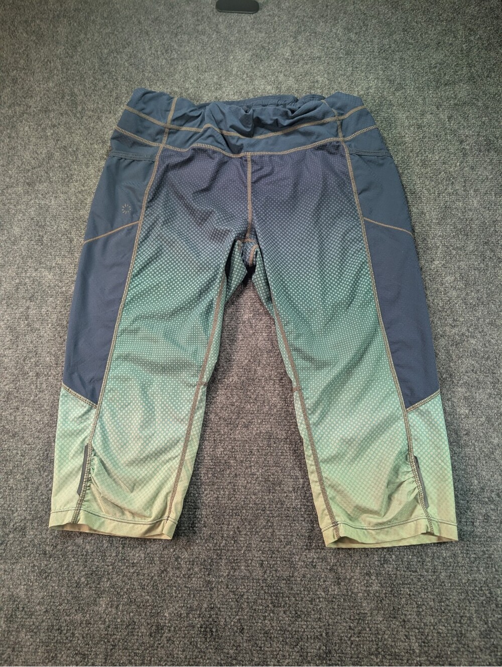 Athleta Women's Large Blue Green Ombre Activewear Capri Leggings Athleisure Gym